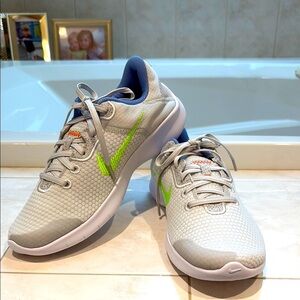 Nike Flex Experience Rn 11 Running Shoes size 9 (women’s). NWT